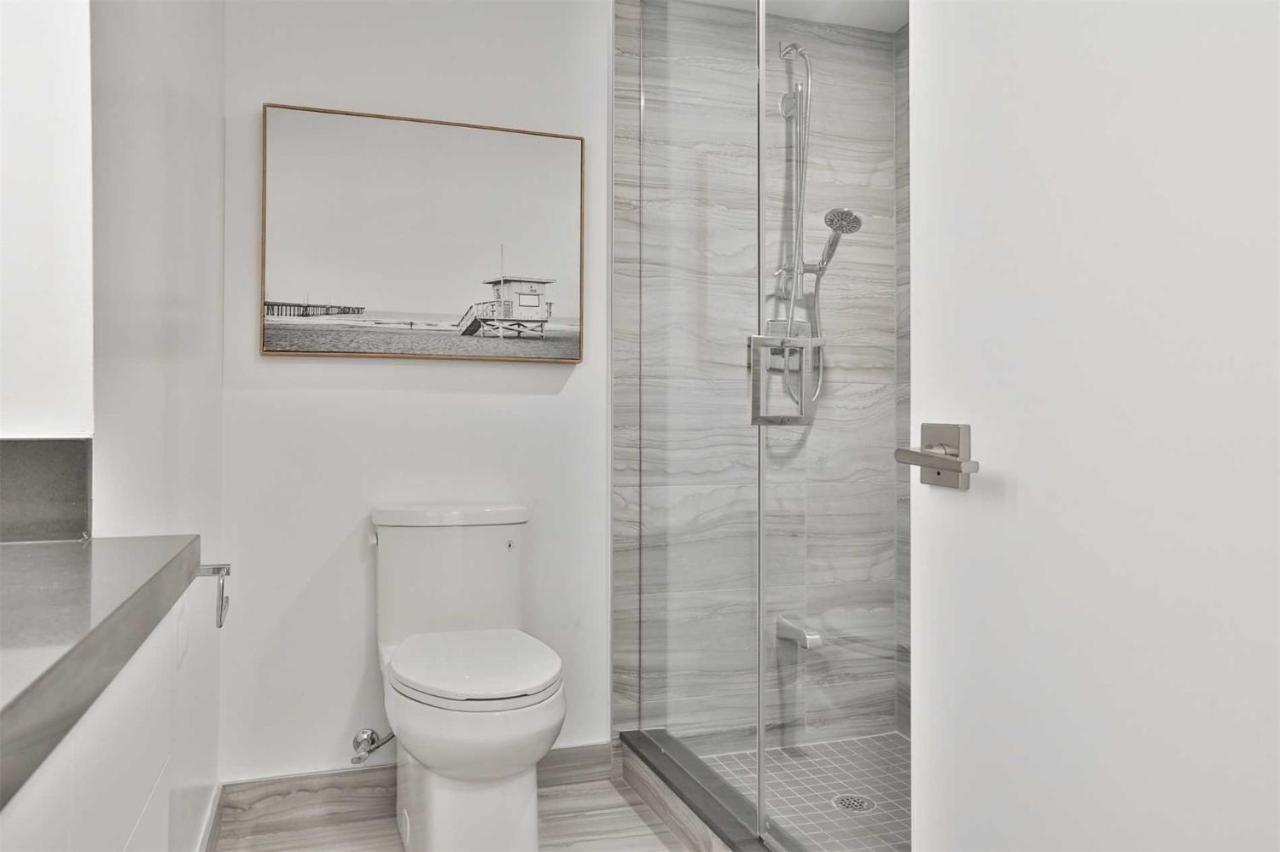 2 BR plus Den condo Toronto Exterior foto