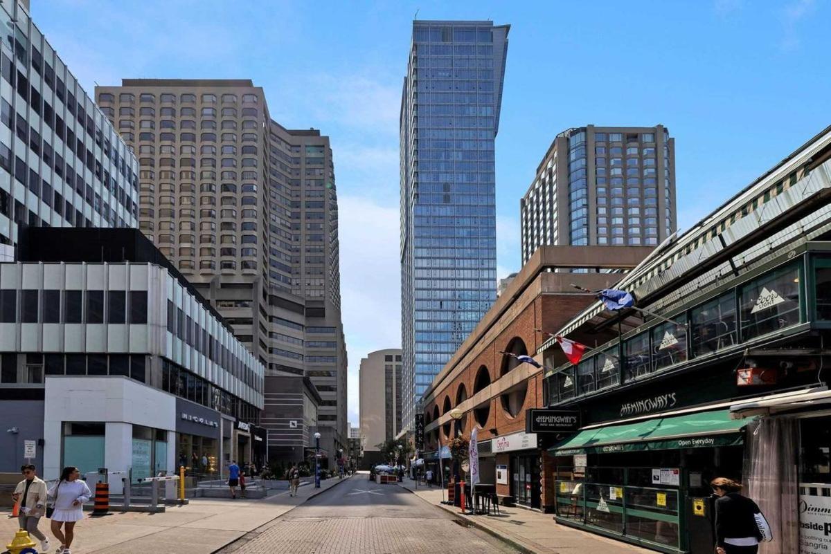 2 BR plus Den condo Toronto Exterior foto